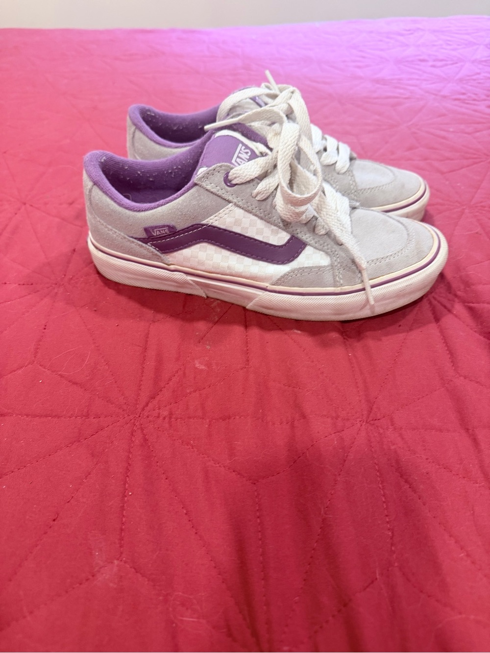 Vans Low-Top Sneakers in Light Gray and Purple Accent women’s size 7